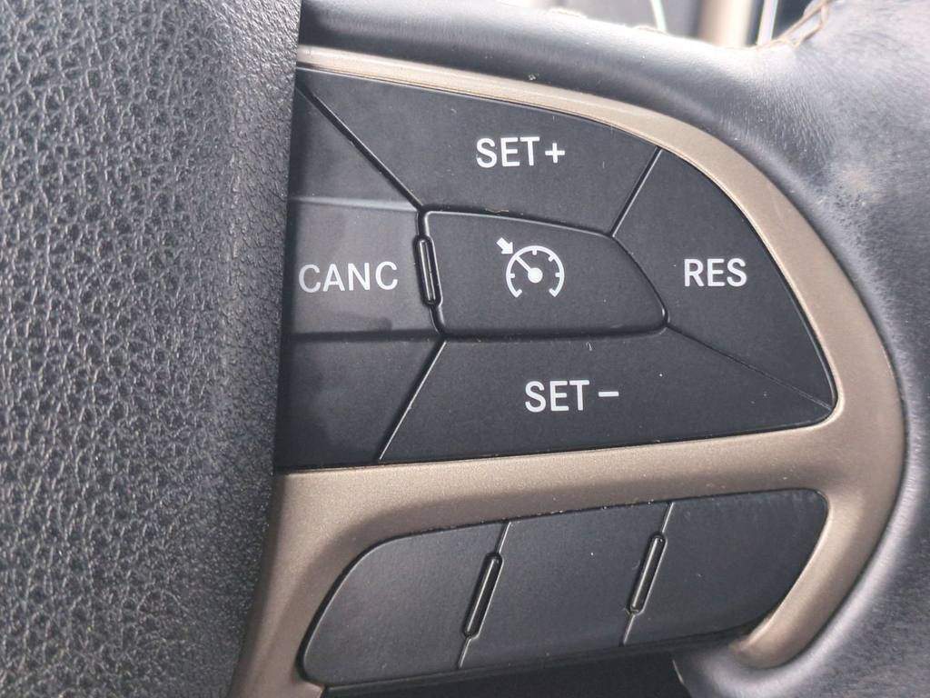 Thumbnail: 2016 Jeep Grand Cherokee - 31