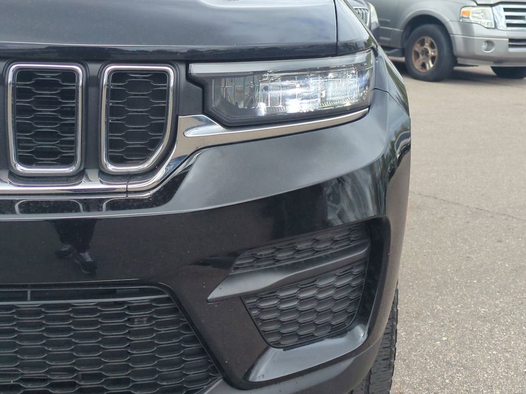 Thumbnail: 2023 Jeep Grand Cherokee - 23