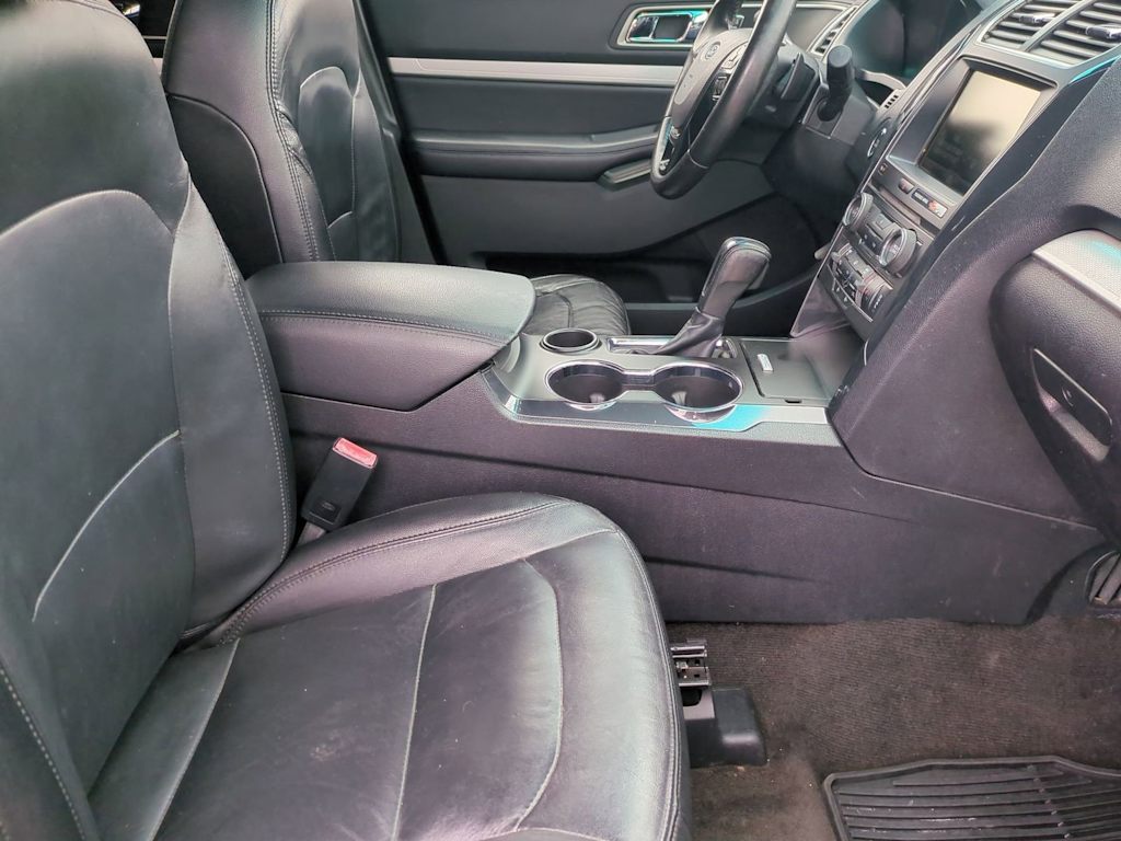 Thumbnail: 2016 Ford Explorer - 11
