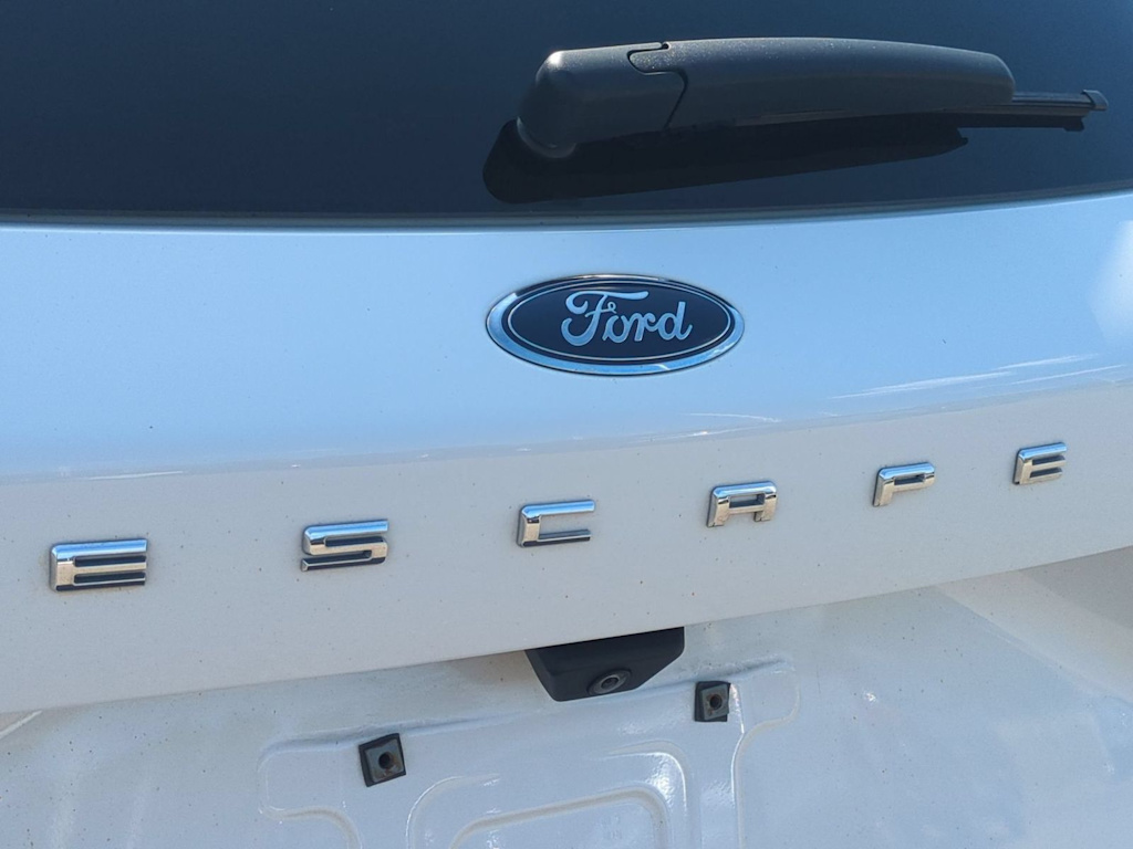 Thumbnail: 2021 Ford Escape - 24