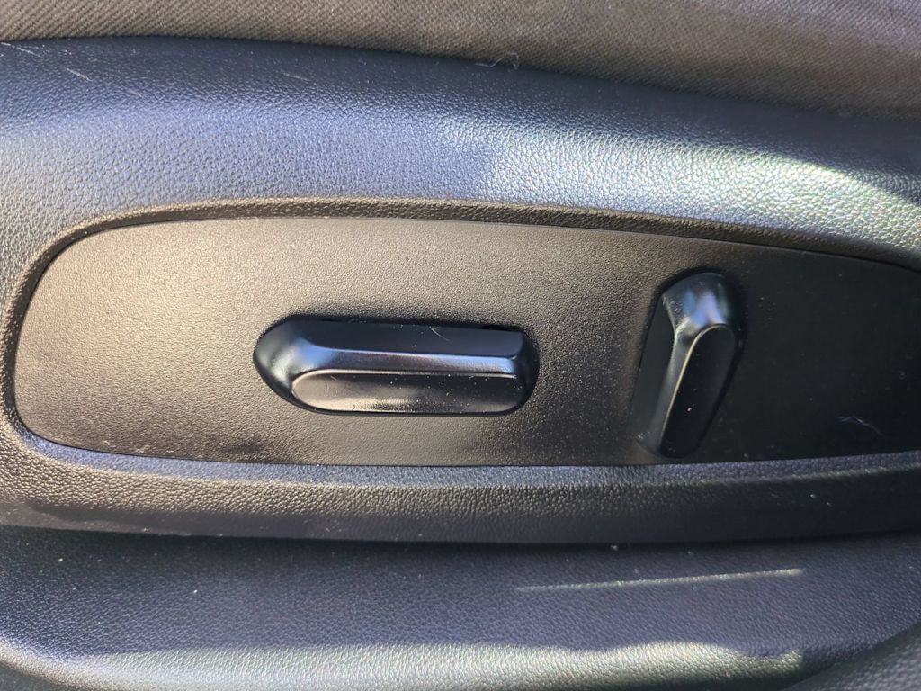 Thumbnail: 2019 GMC Acadia - 27