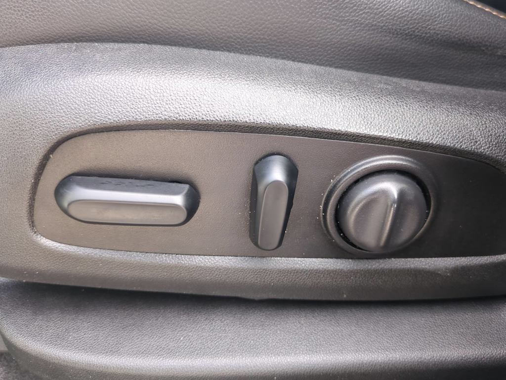 Thumbnail: 2021 Chevrolet Traverse - 25