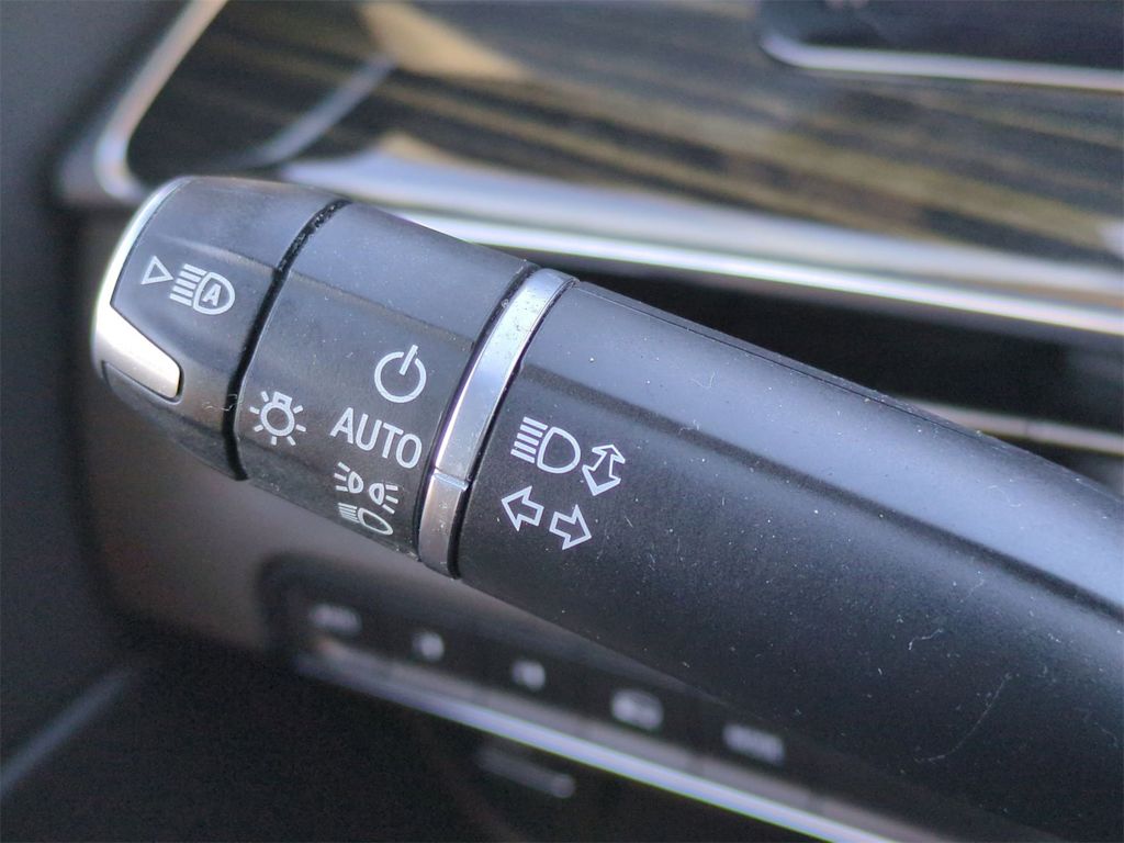 Thumbnail: 2023 Cadillac Escalade - 33