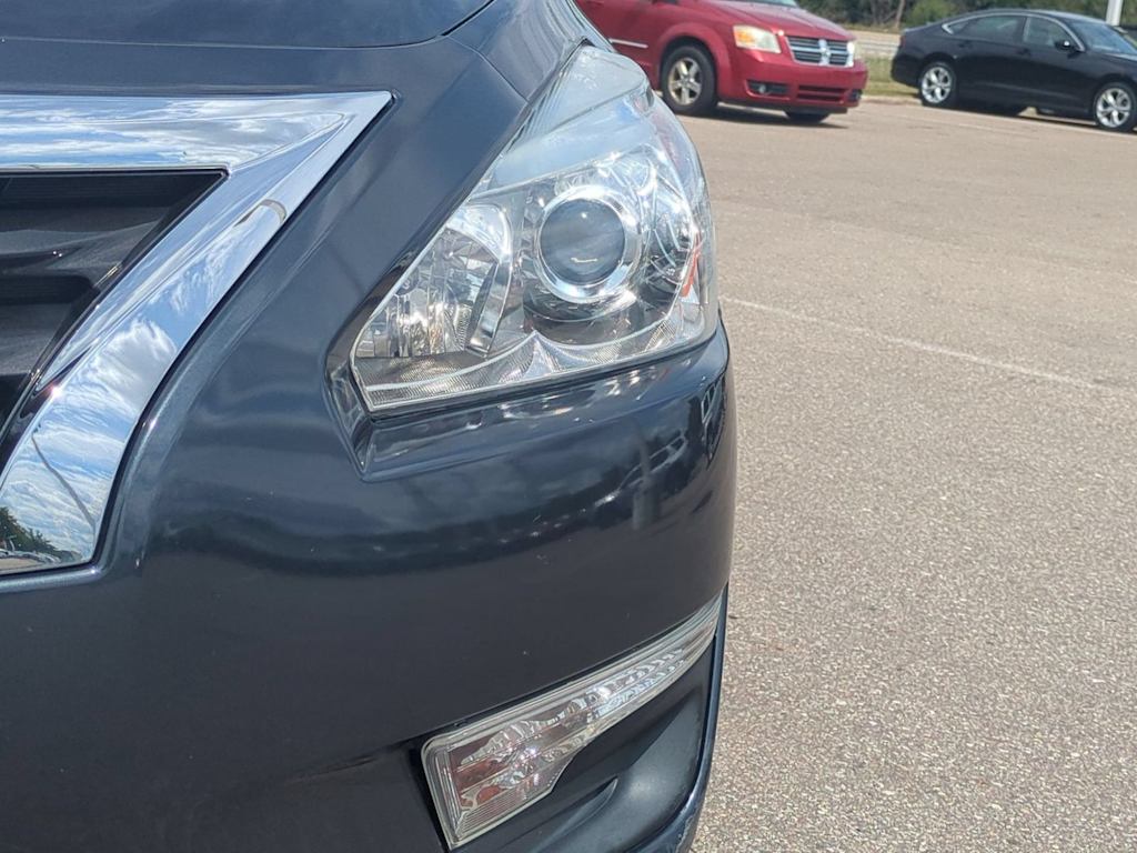 Thumbnail: 2013 Nissan Altima - 24