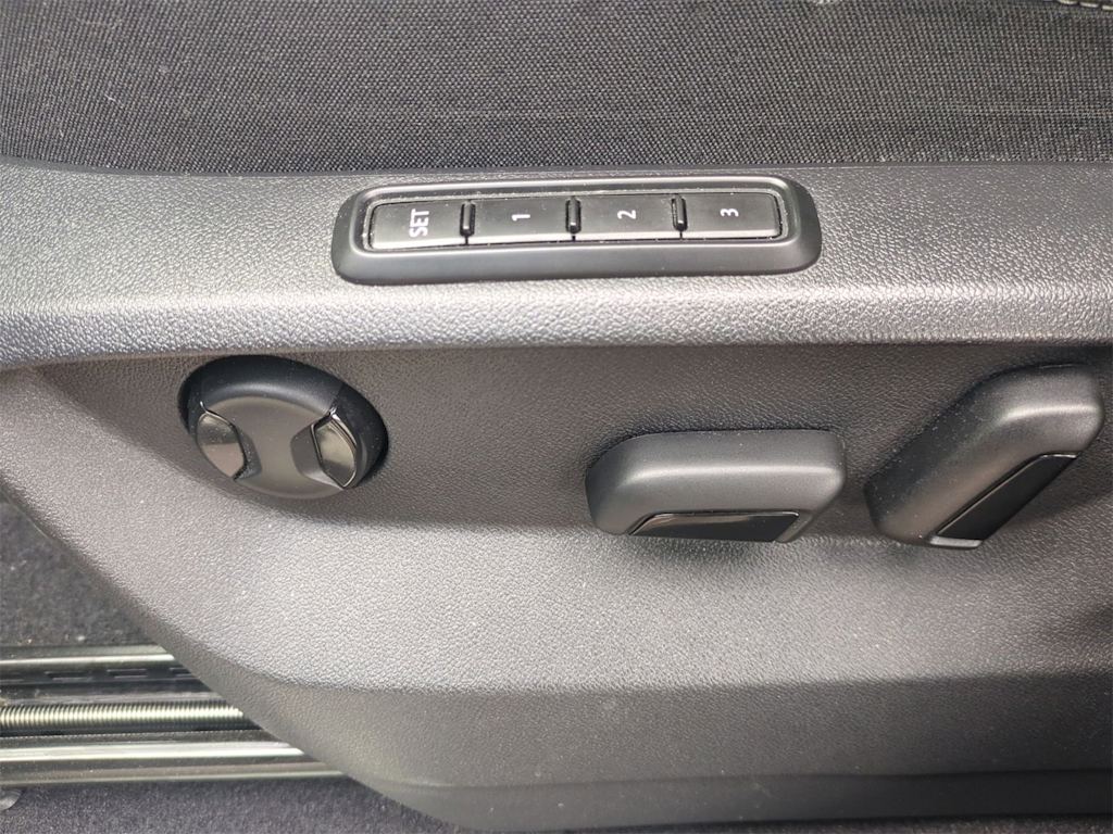 Thumbnail: 2021 Volkswagen Atlas - 25