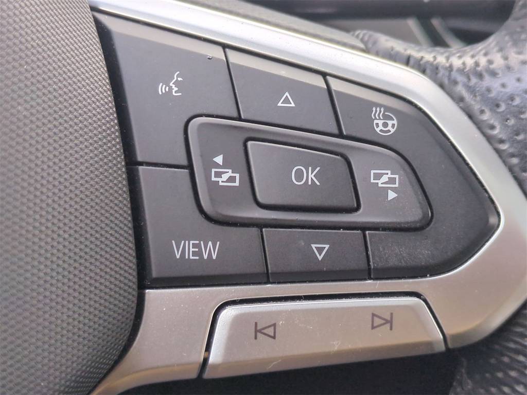 Thumbnail: 2021 Volkswagen Atlas - 32