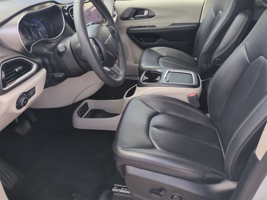 Thumbnail: 2024 Chrysler Pacifica - 10