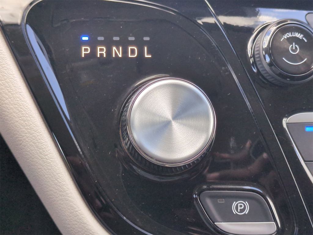 Thumbnail: 2024 Chrysler Pacifica - 32