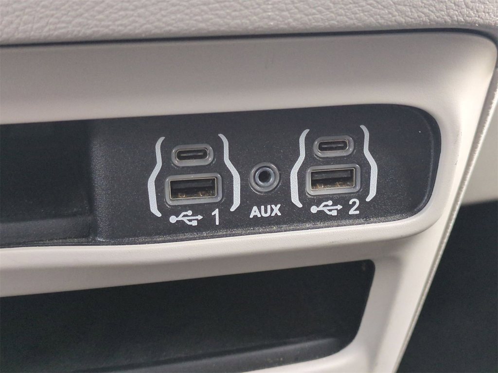 Thumbnail: 2024 Chrysler Pacifica - 31