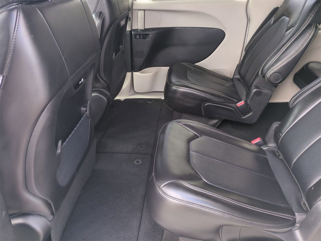 Thumbnail: 2024 Chrysler Pacifica - 25