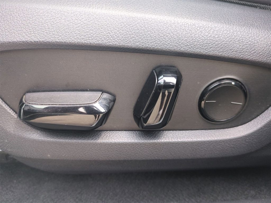 Thumbnail: 2023 Lexus RX - 26