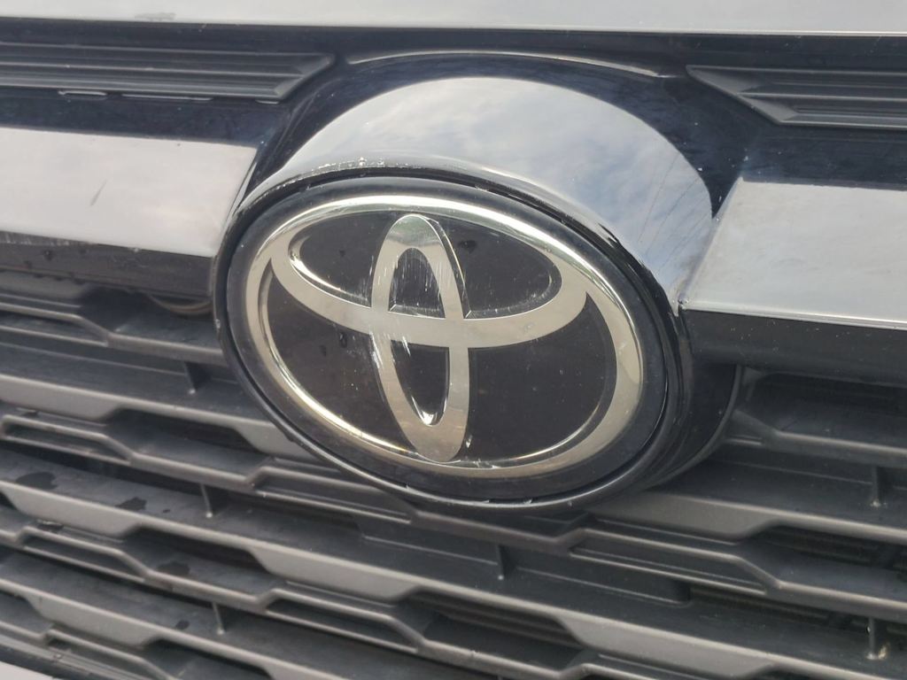 Thumbnail: 2021 Toyota RAV4 - 7