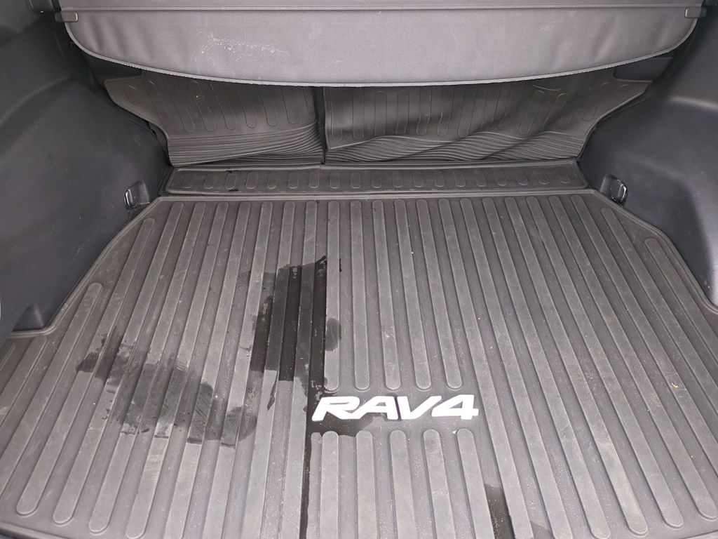 Thumbnail: 2021 Toyota RAV4 - 17