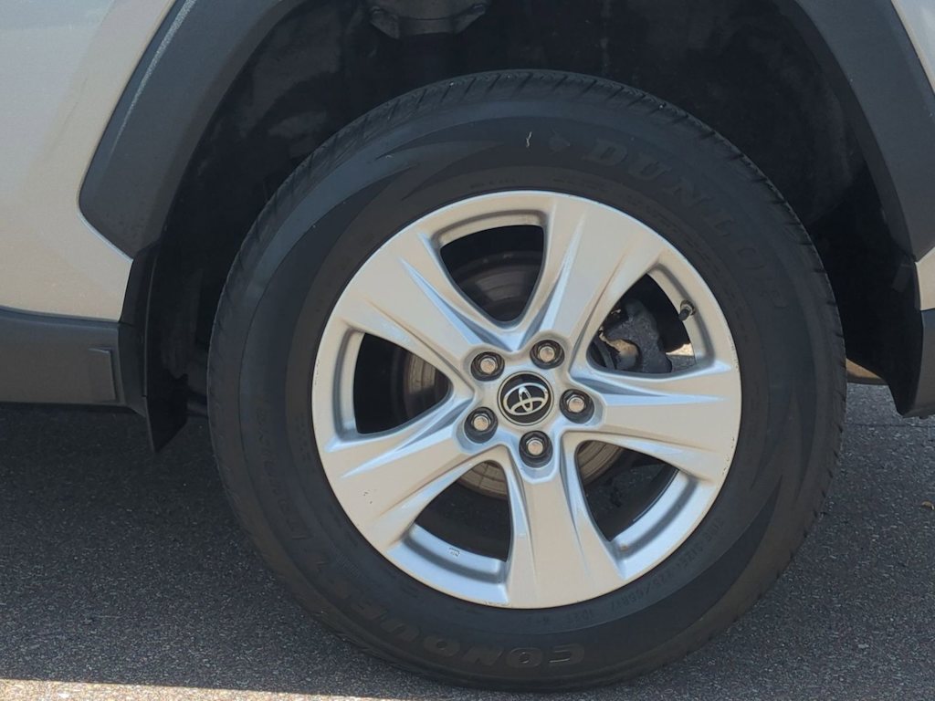 Thumbnail: 2019 Toyota RAV4 - 8