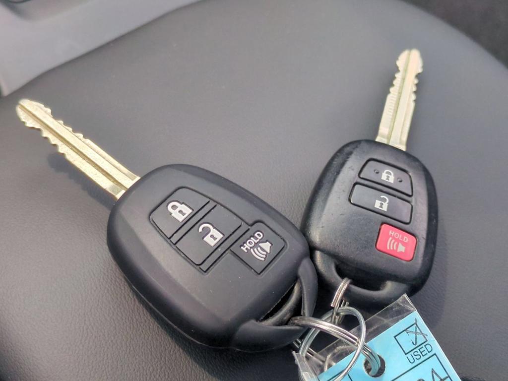 Thumbnail: 2013 Toyota RAV4 - 17