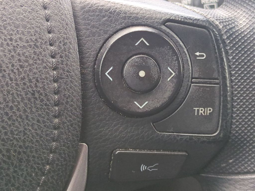 Thumbnail: 2017 Toyota RAV4 - 30
