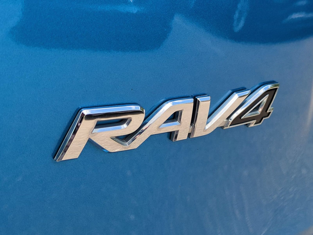 Thumbnail: 2017 Toyota RAV4 - 25