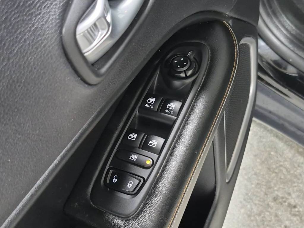 Thumbnail: 2018 Jeep Compass - 26