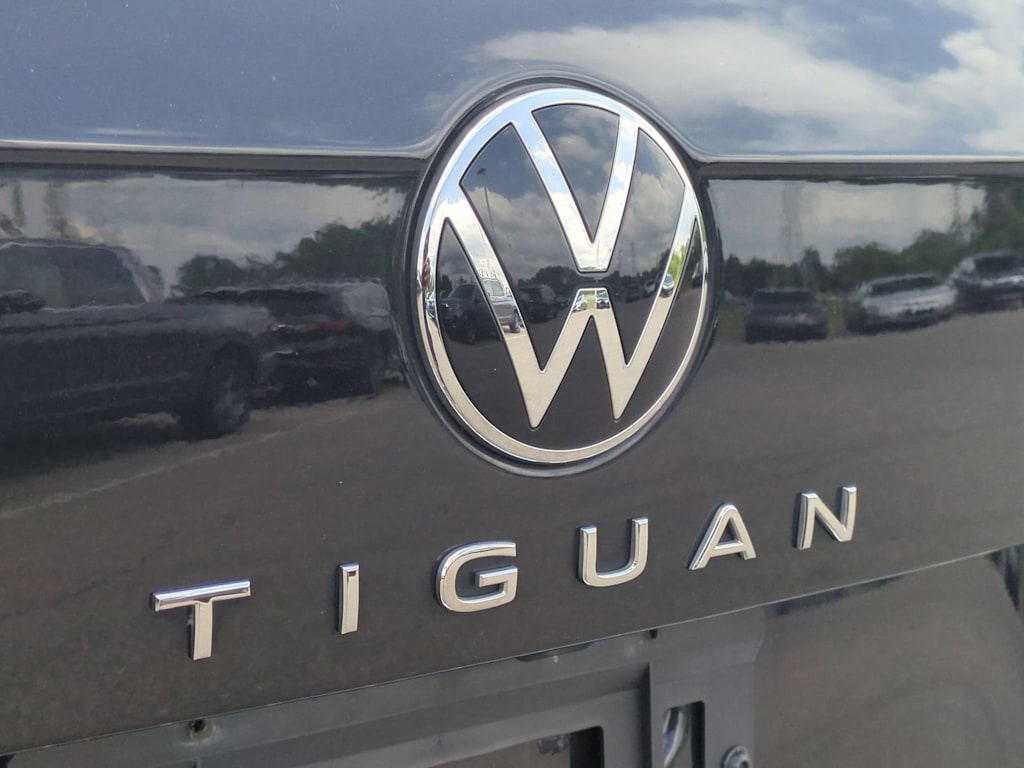 Thumbnail: 2023 Volkswagen Tiguan - 23