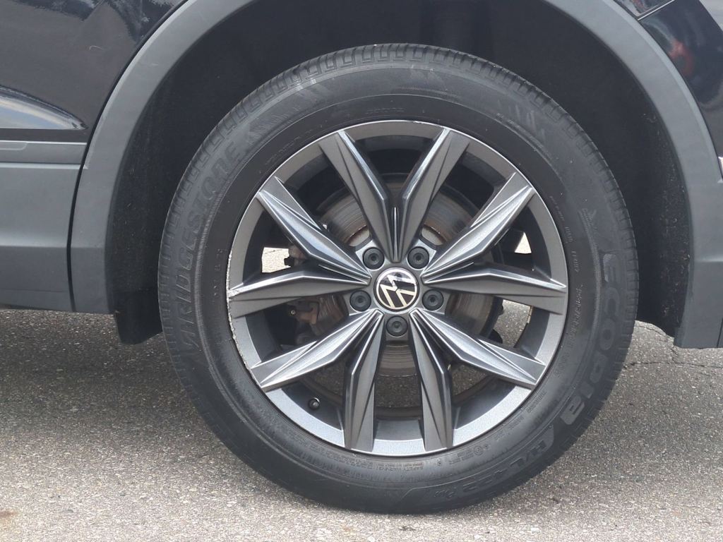 Thumbnail: 2023 Volkswagen Tiguan - 8