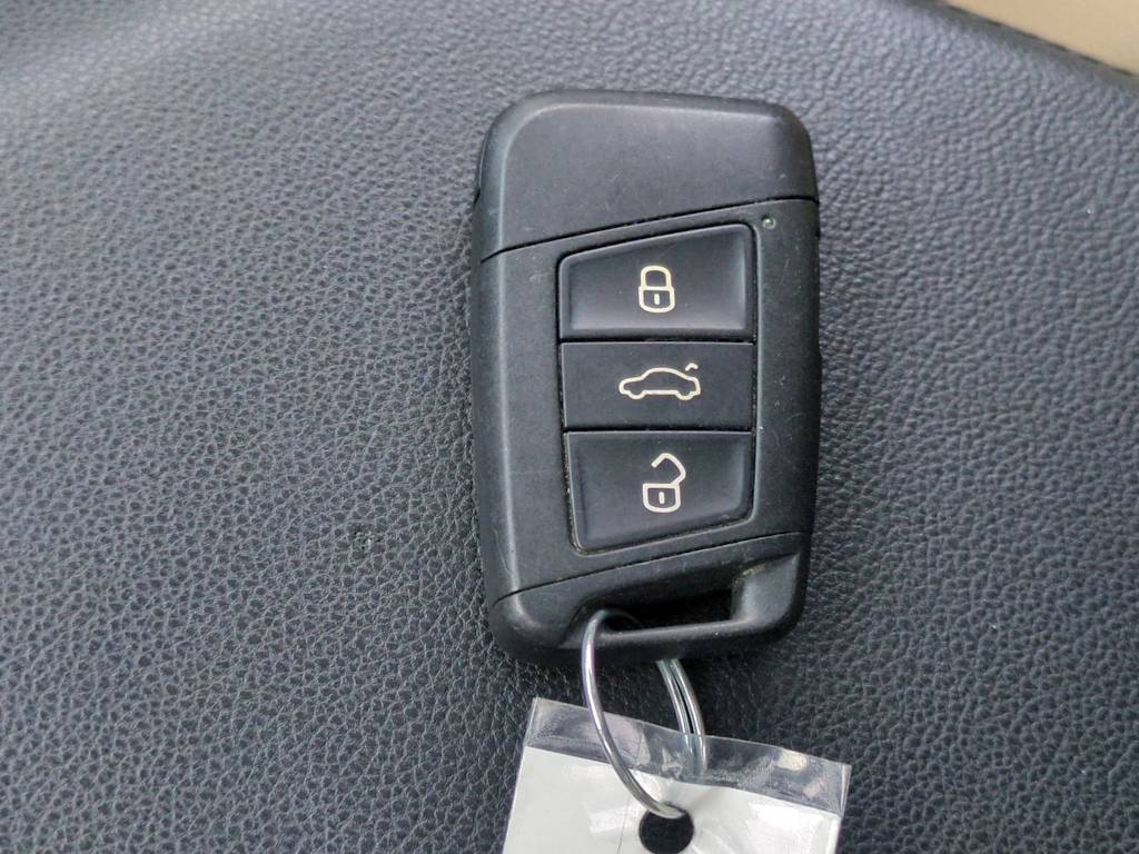 Thumbnail: 2019 Volkswagen Jetta - 18