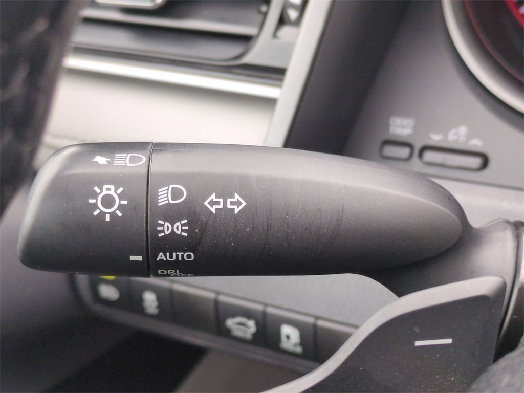 Thumbnail: 2023 Toyota Camry - 32