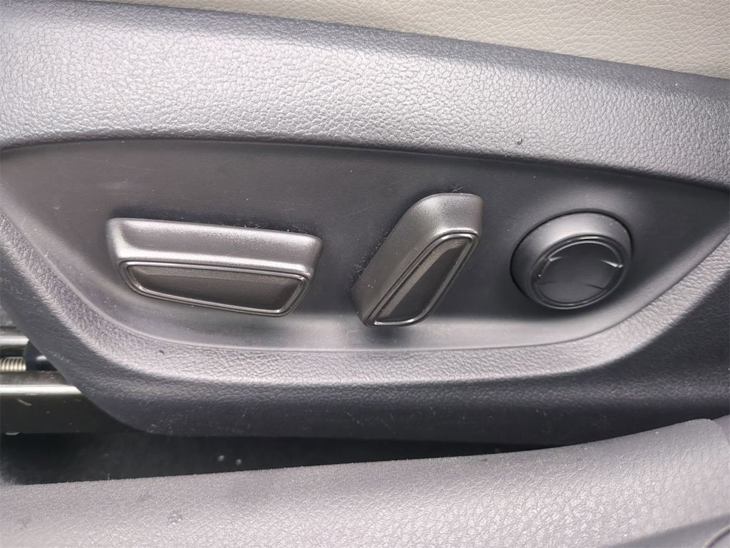 Thumbnail: 2023 Toyota Camry - 26