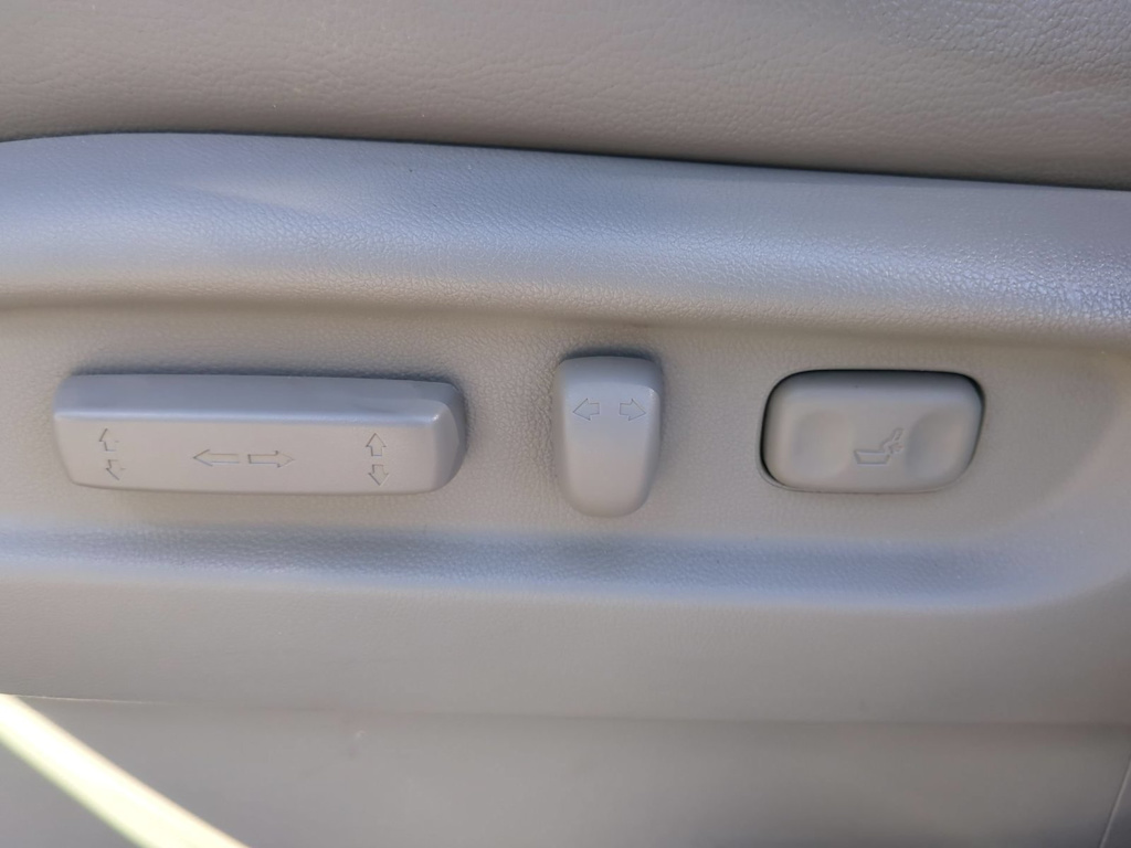 Thumbnail: 2012 Honda Odyssey - 24