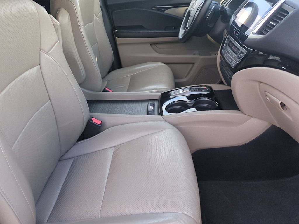 Thumbnail: 2016 Honda Pilot - 11