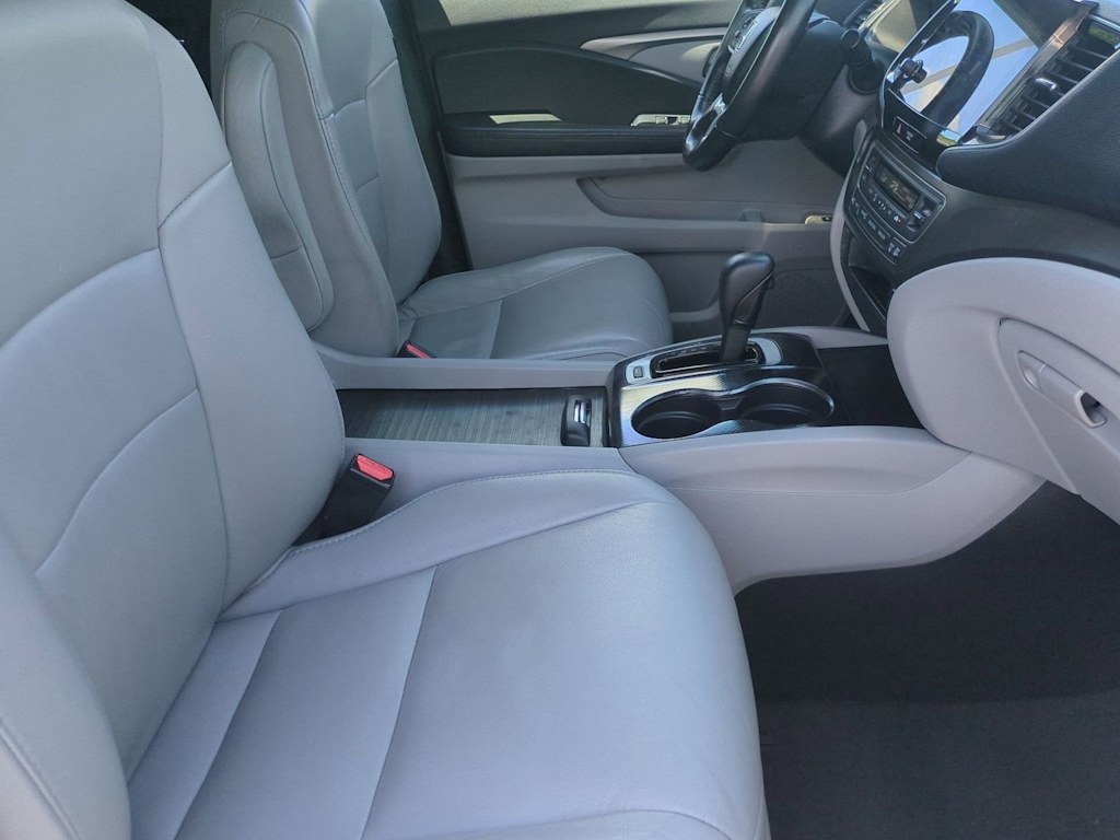 Thumbnail: 2019 Honda Pilot - 11