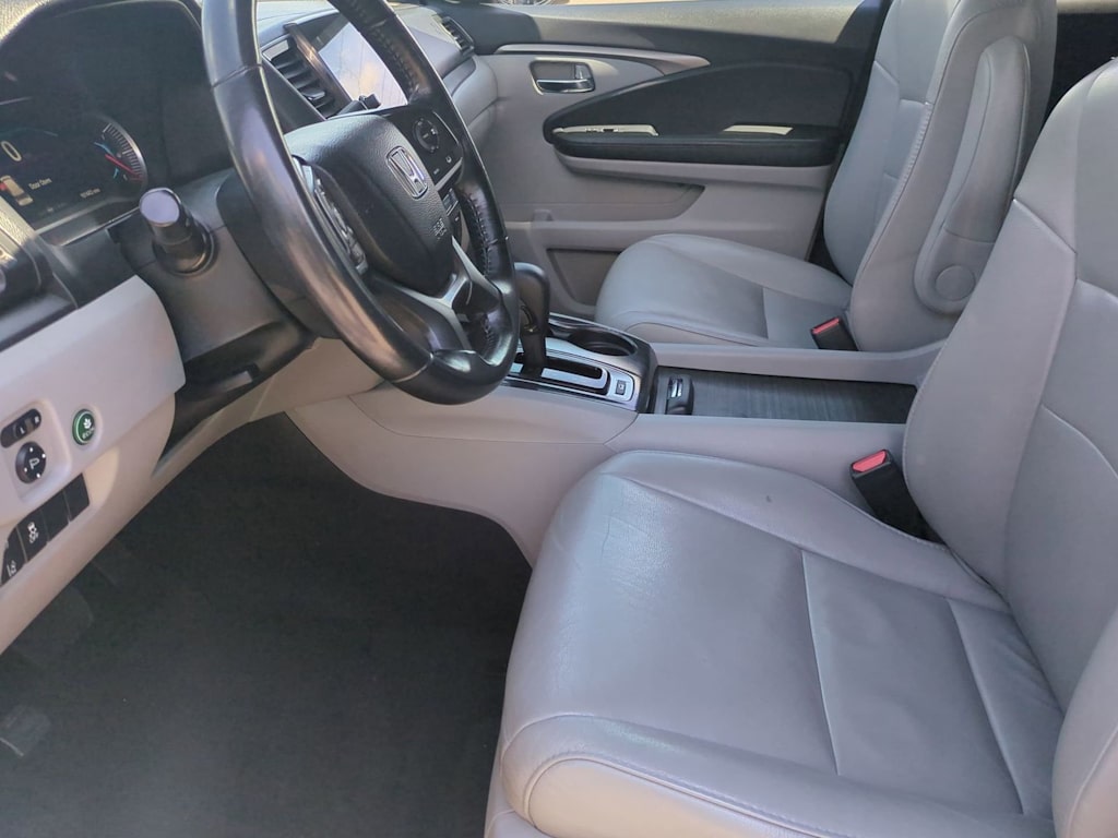 Thumbnail: 2019 Honda Pilot - 10