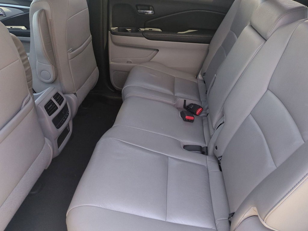 Thumbnail: 2019 Honda Pilot - 12