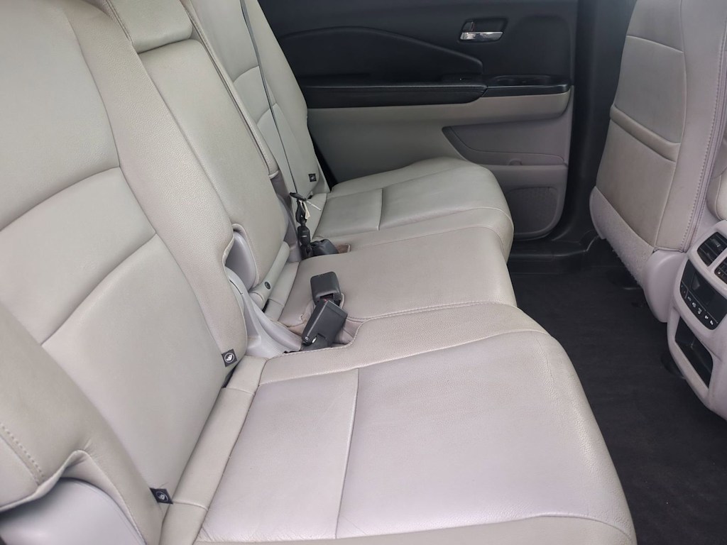 Thumbnail: 2016 Honda Pilot - 11