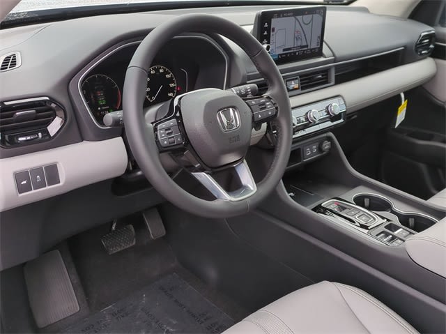 2025 Honda Pilot Touring 2