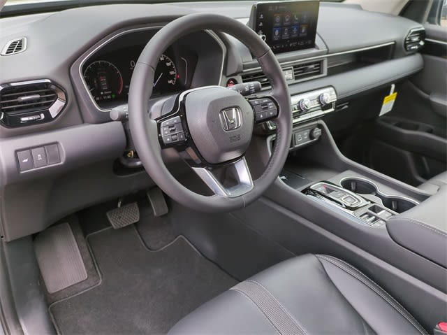 2025 Honda Pilot Touring 2