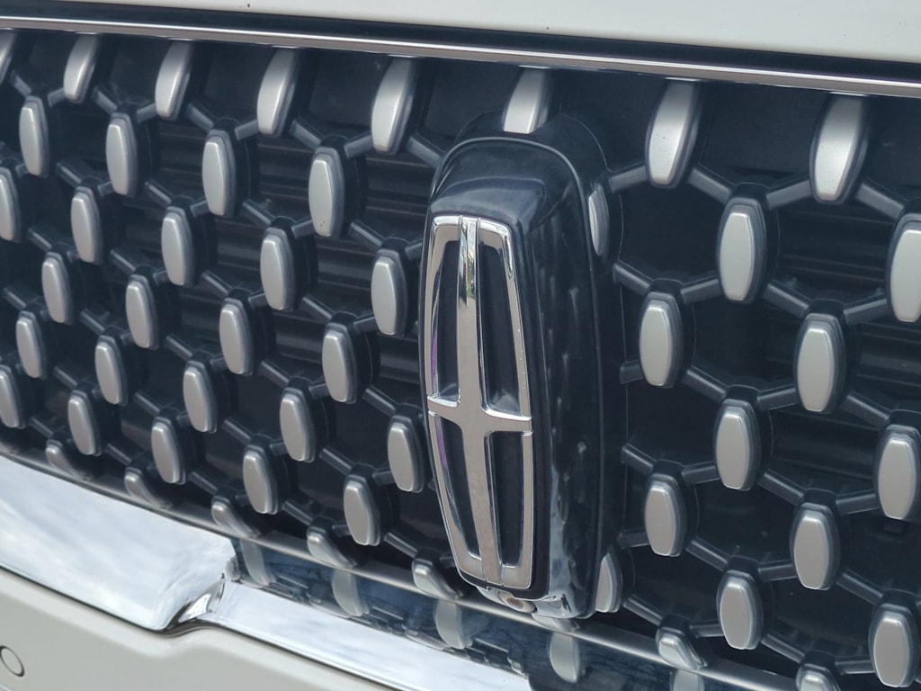 Thumbnail: 2020 Lincoln Corsair - 7