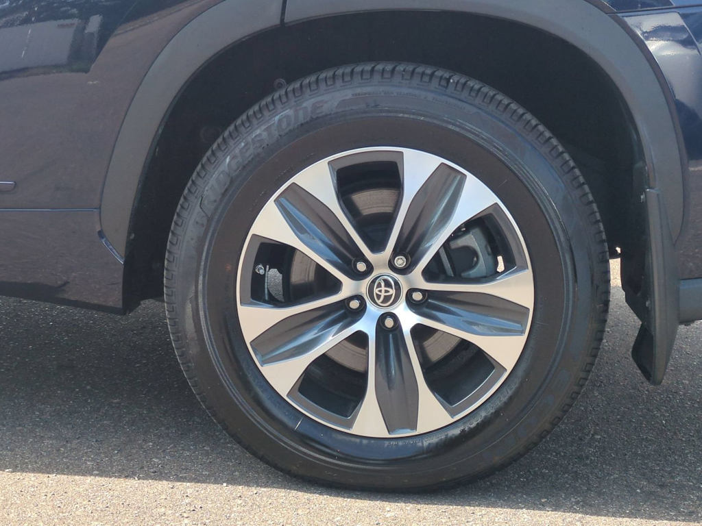 Thumbnail: 2022 Toyota Highlander - 8