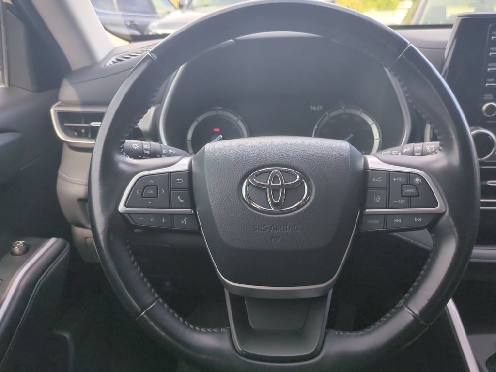 Thumbnail: 2022 Toyota Highlander - 13
