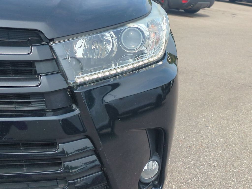 Thumbnail: 2018 Toyota Highlander - 24