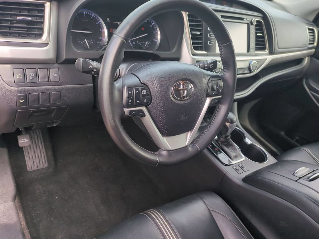 Thumbnail: 2018 Toyota Highlander - 2