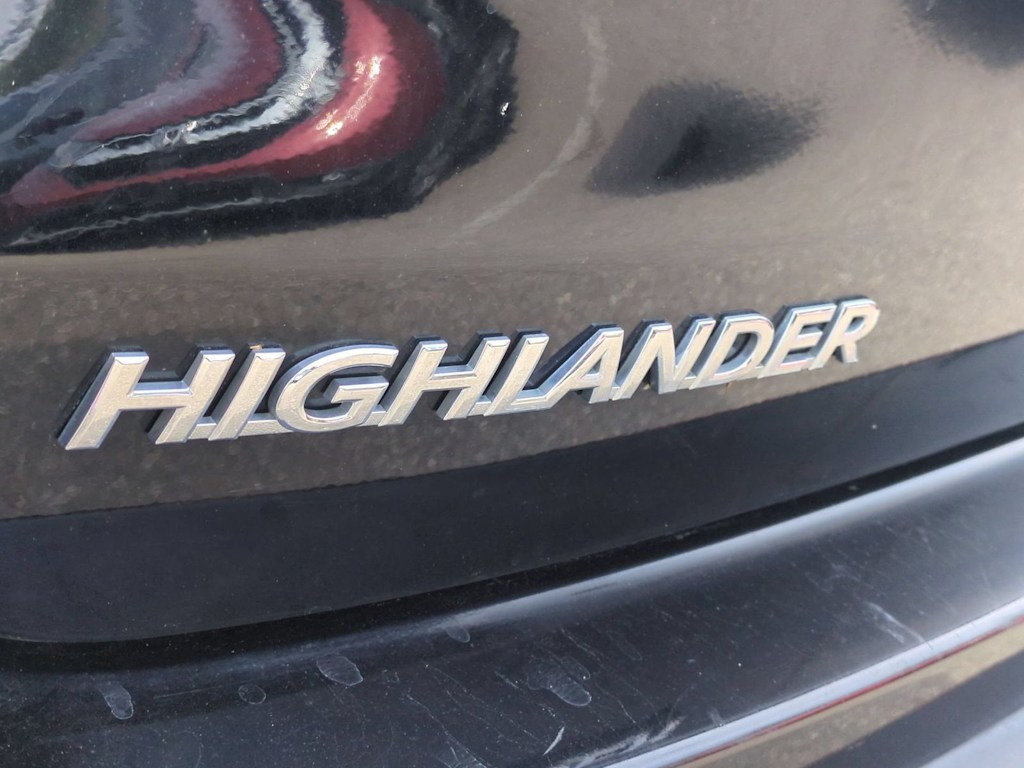 Thumbnail: 2018 Toyota Highlander - 25