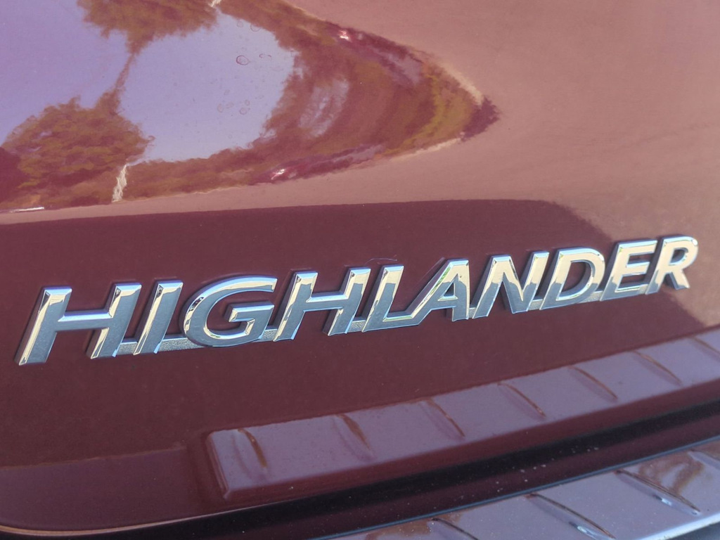 Thumbnail: 2019 Toyota Highlander - 25
