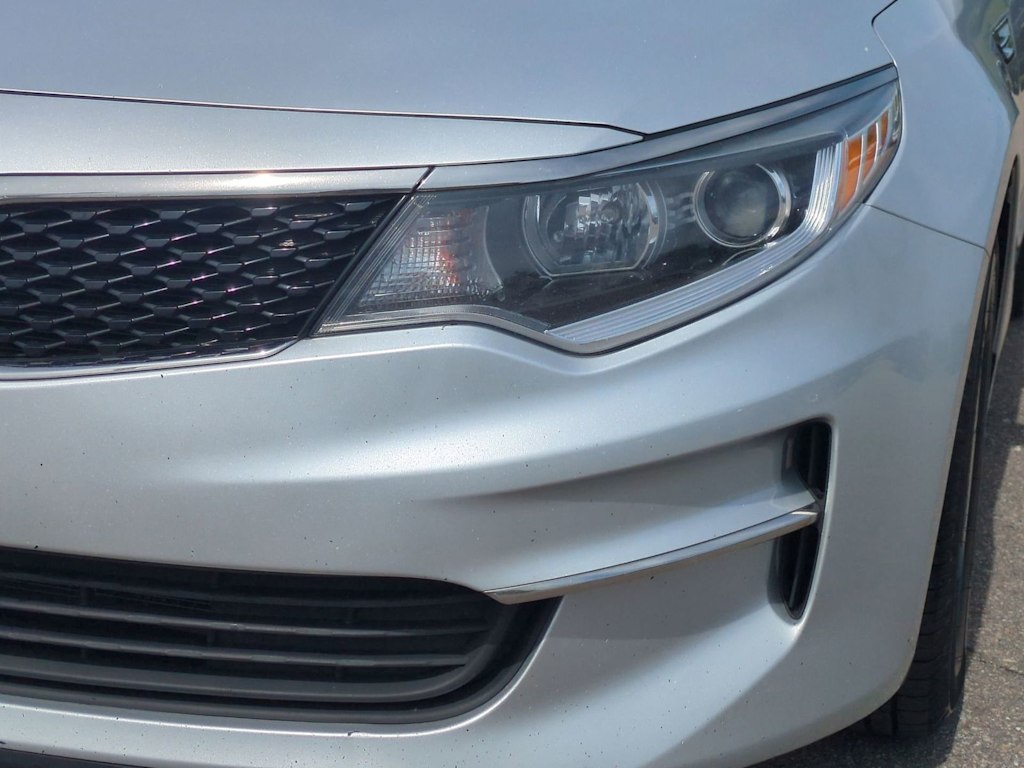 Thumbnail: 2017 Kia Optima - 23