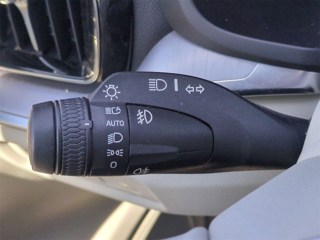 Thumbnail: 2020 Volvo S60 - 33