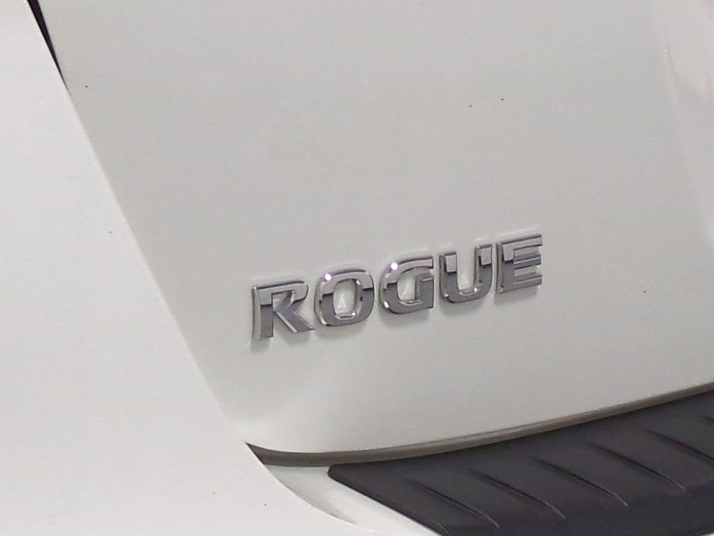 Thumbnail: 2011 Nissan Rogue - 24