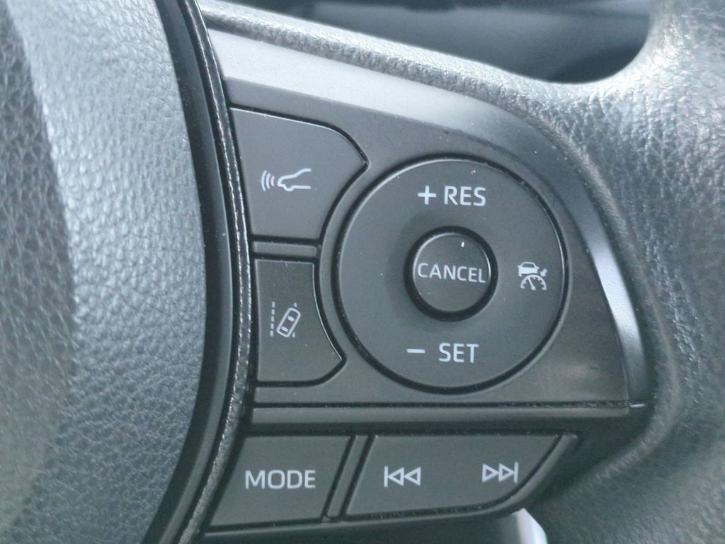 Thumbnail: 2020 Toyota RAV4 - 31