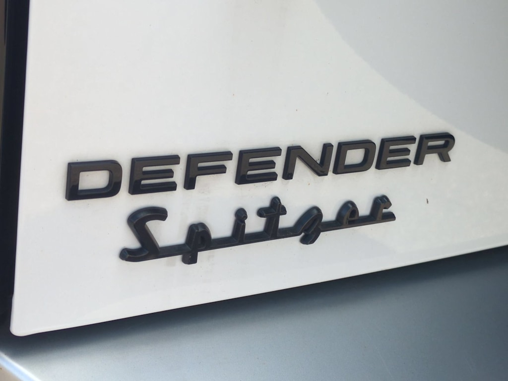 Thumbnail: 2023 Land Rover Defender - 21