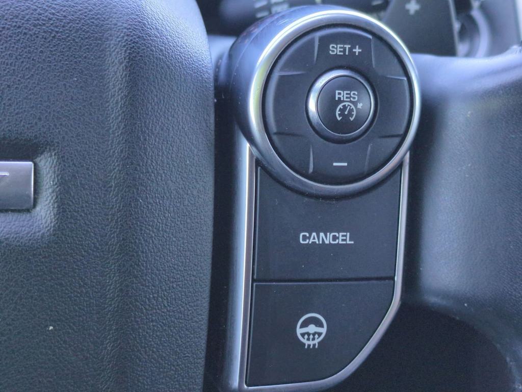 Thumbnail: 2018 Land Rover Discovery - 29
