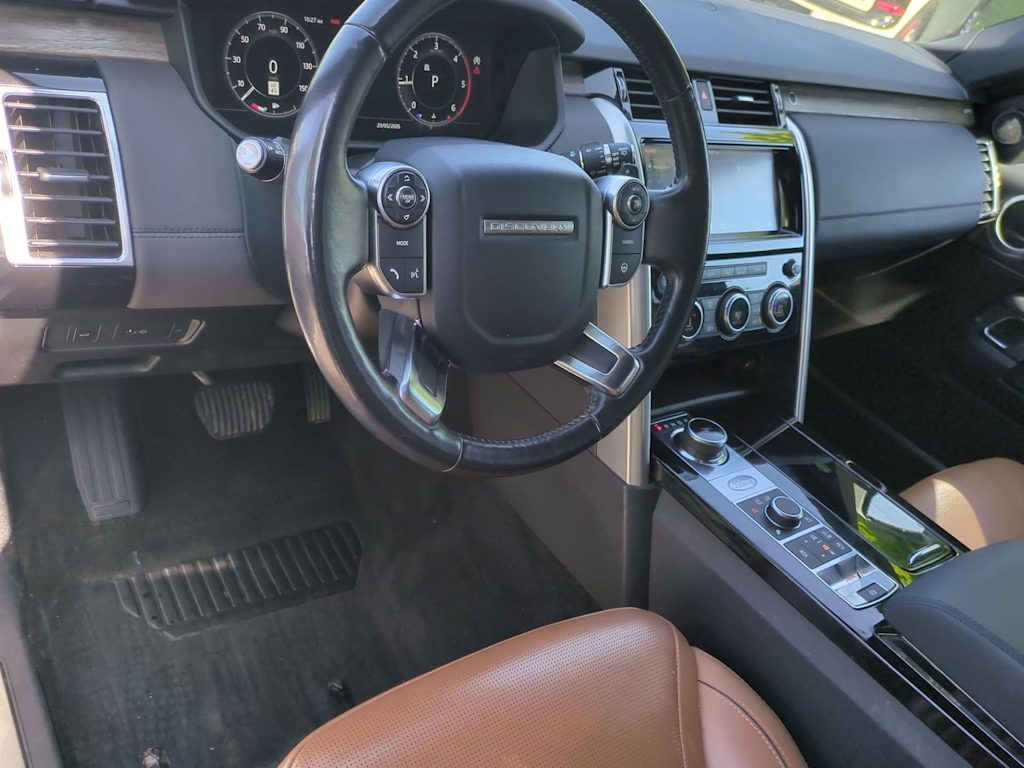 Thumbnail: 2018 Land Rover Discovery - 2