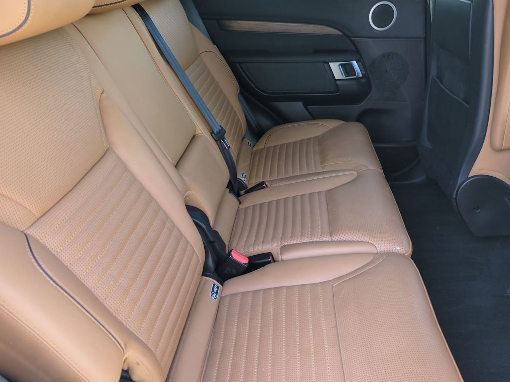 Thumbnail: 2018 Land Rover Discovery - 27
